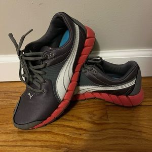 Woman’s Puma Sneakers size 8